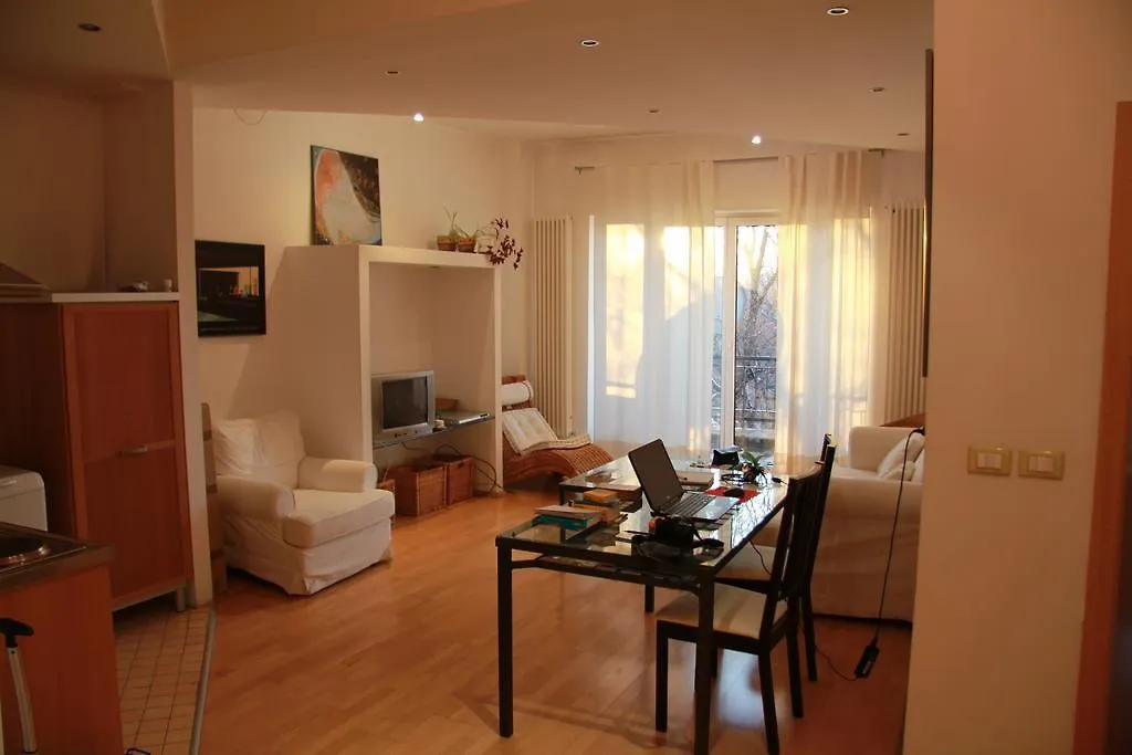 Central Park Bucarest 0*,